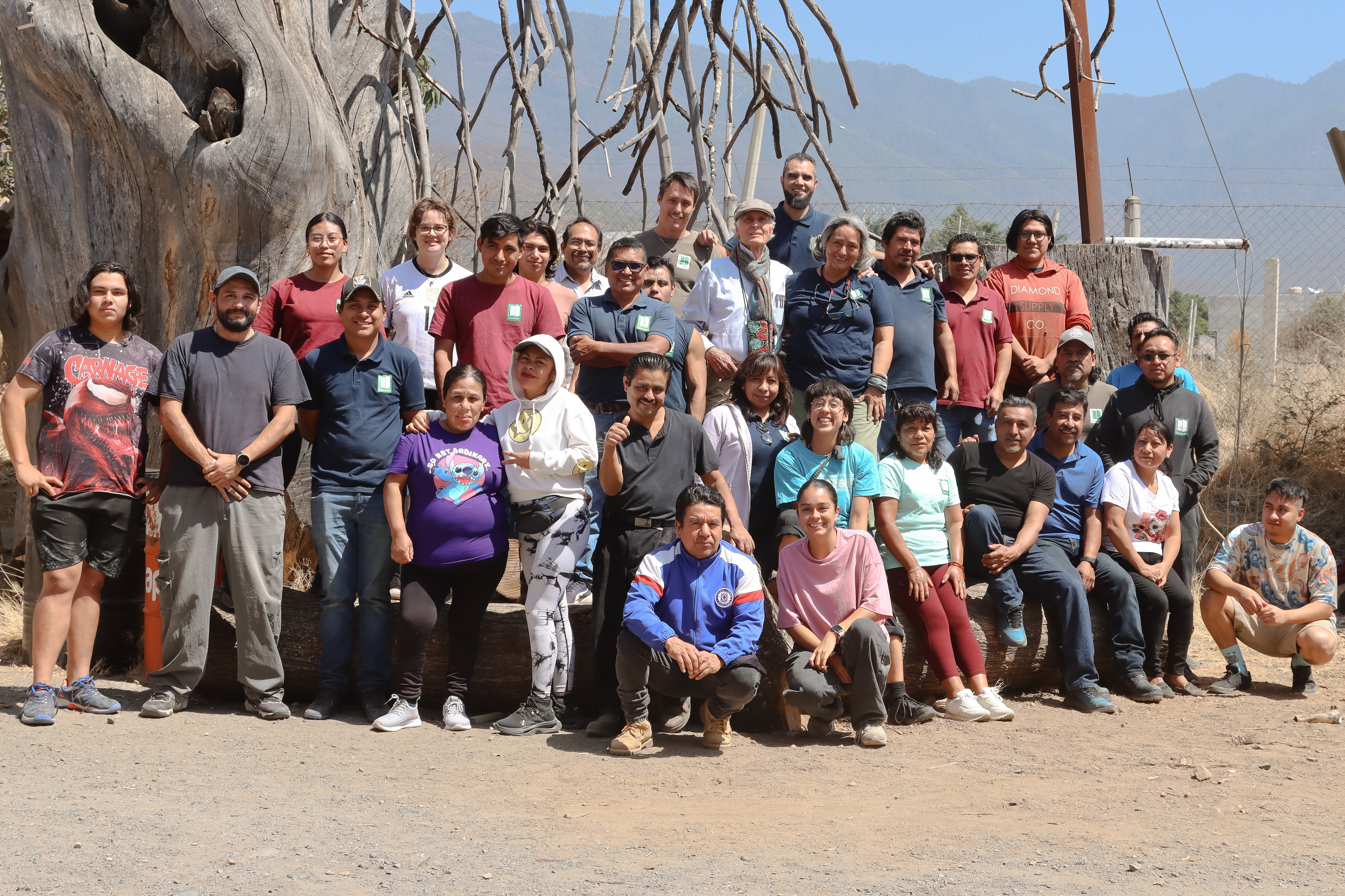 El equipo de Carpintería Huayapam en el taller