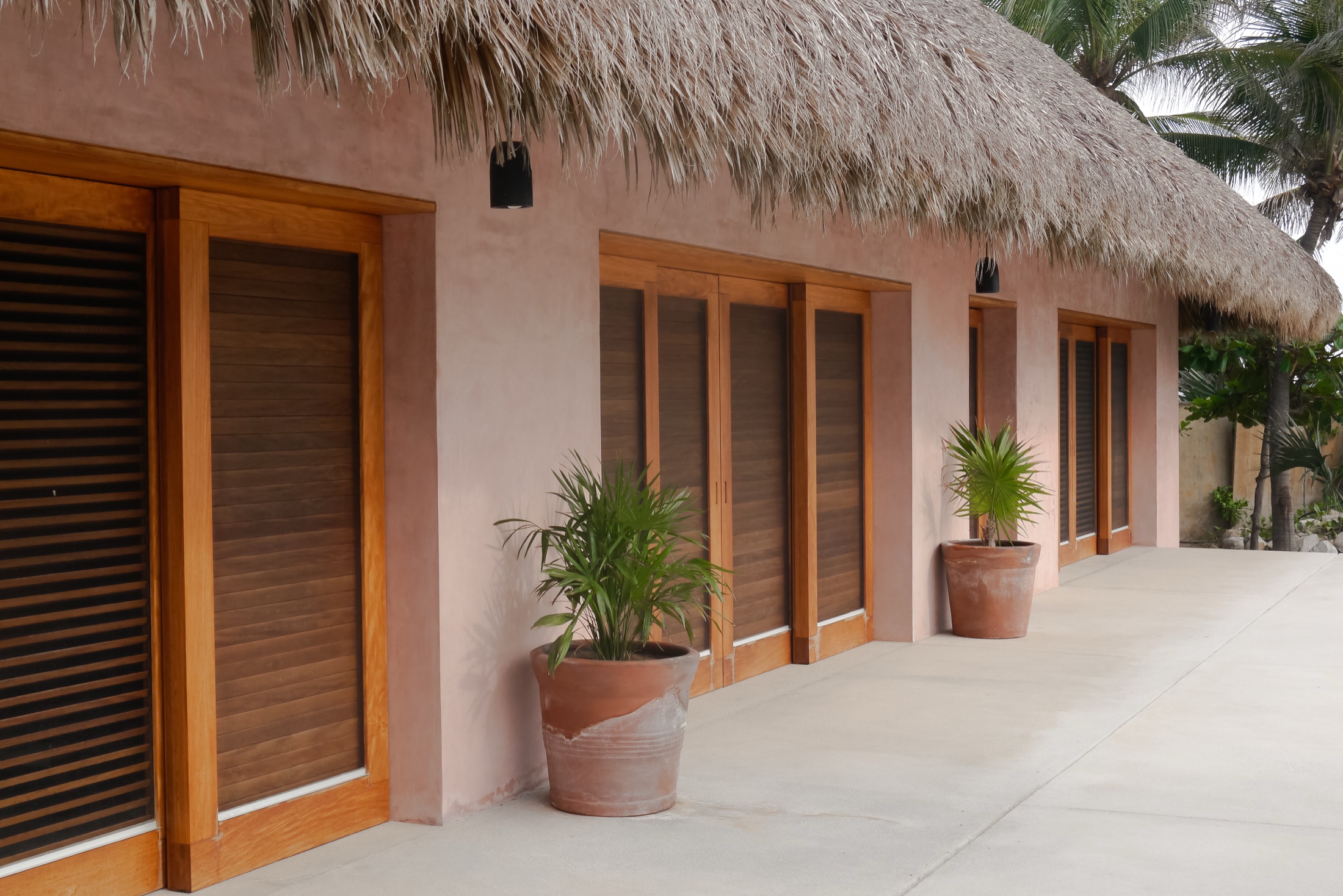 Casa Coco: Puertas y persianas de madera