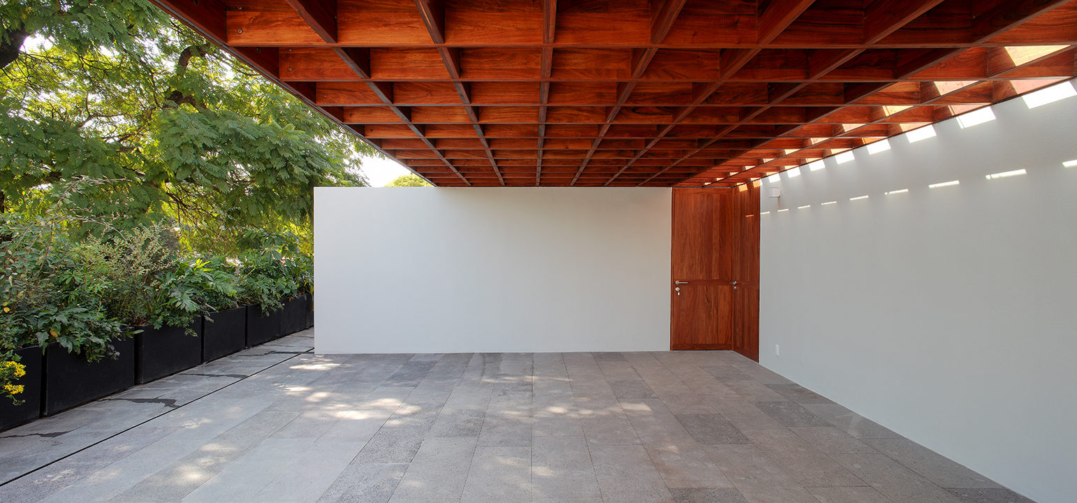 Casa Hortensia: Celosía de madera maciza