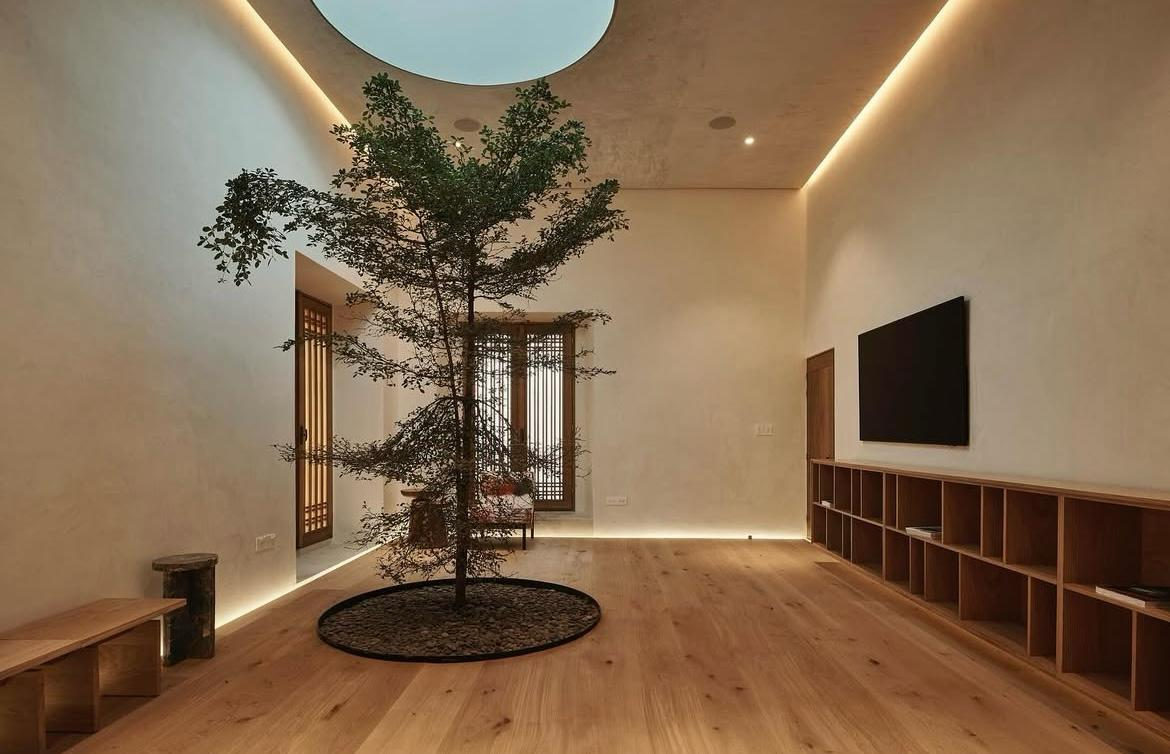 Casa S: Celosías y ventanas de madera maciza