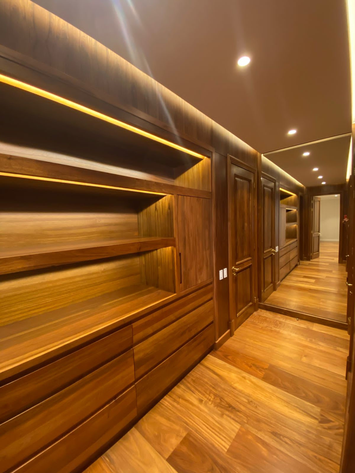 Monte Cáucaso: Interiores de madera maciza